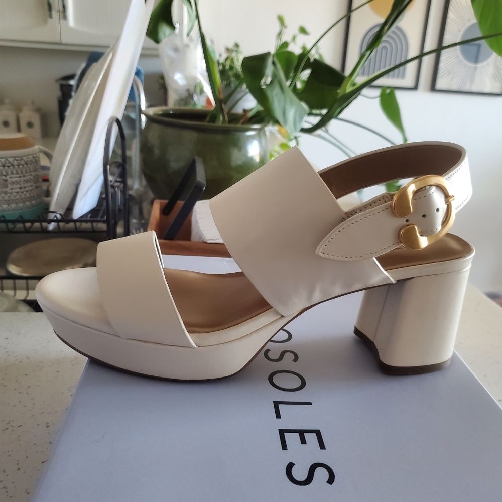 Beautiful Aerosoles "Camera" Style Block Platform Heels in Eggshell Leather 11